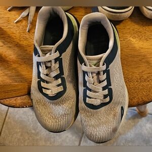 Boys Size 2 Slip On Sneakers